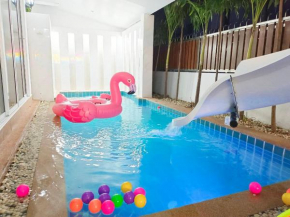 Jomtien Beach Pool Villa บ้านพูลวิลล่าติดทะเล หาดจอมเทียน